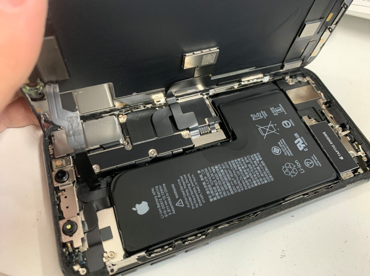 画面を開いて分解したiPadmini4