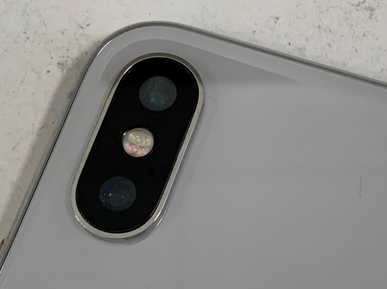 バックカメラ内部が結露しているiPhoneX