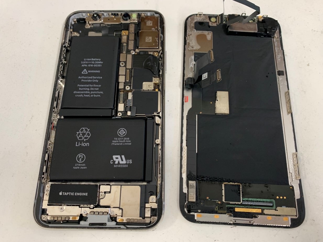 本体から画面を取り出したiPhoneX