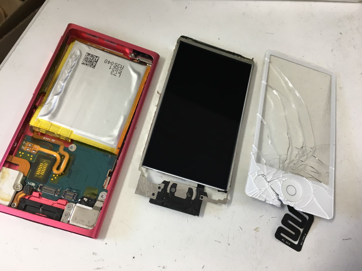 画面や液晶をバラバラに分解したiPod nano7