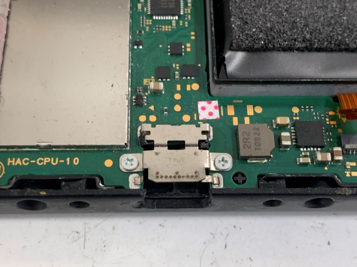 基板を取り出したNintendo Switch