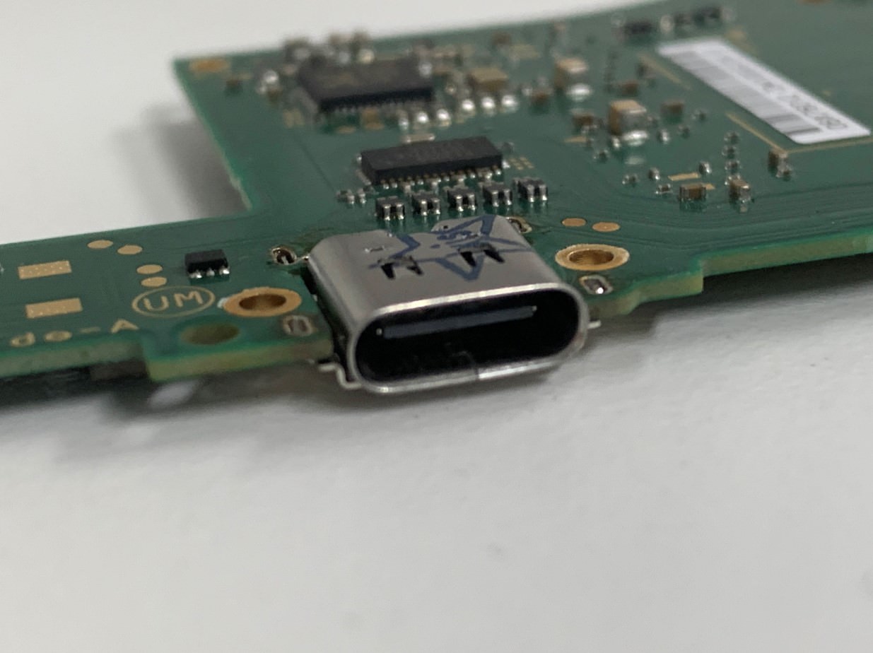 充電口パーツを付けなおしたNintendo Switch