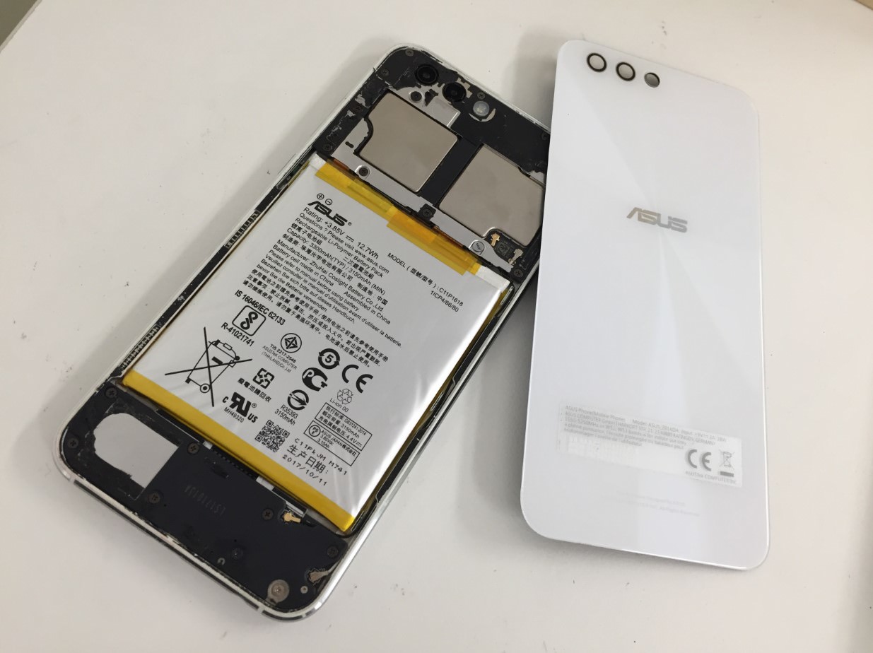 Zenfoneバッテリー膨張 背面パネル浮きの放置は水没の危険性大 放置せずにスマホスピタル町田へお任せを スマホスピタル町田