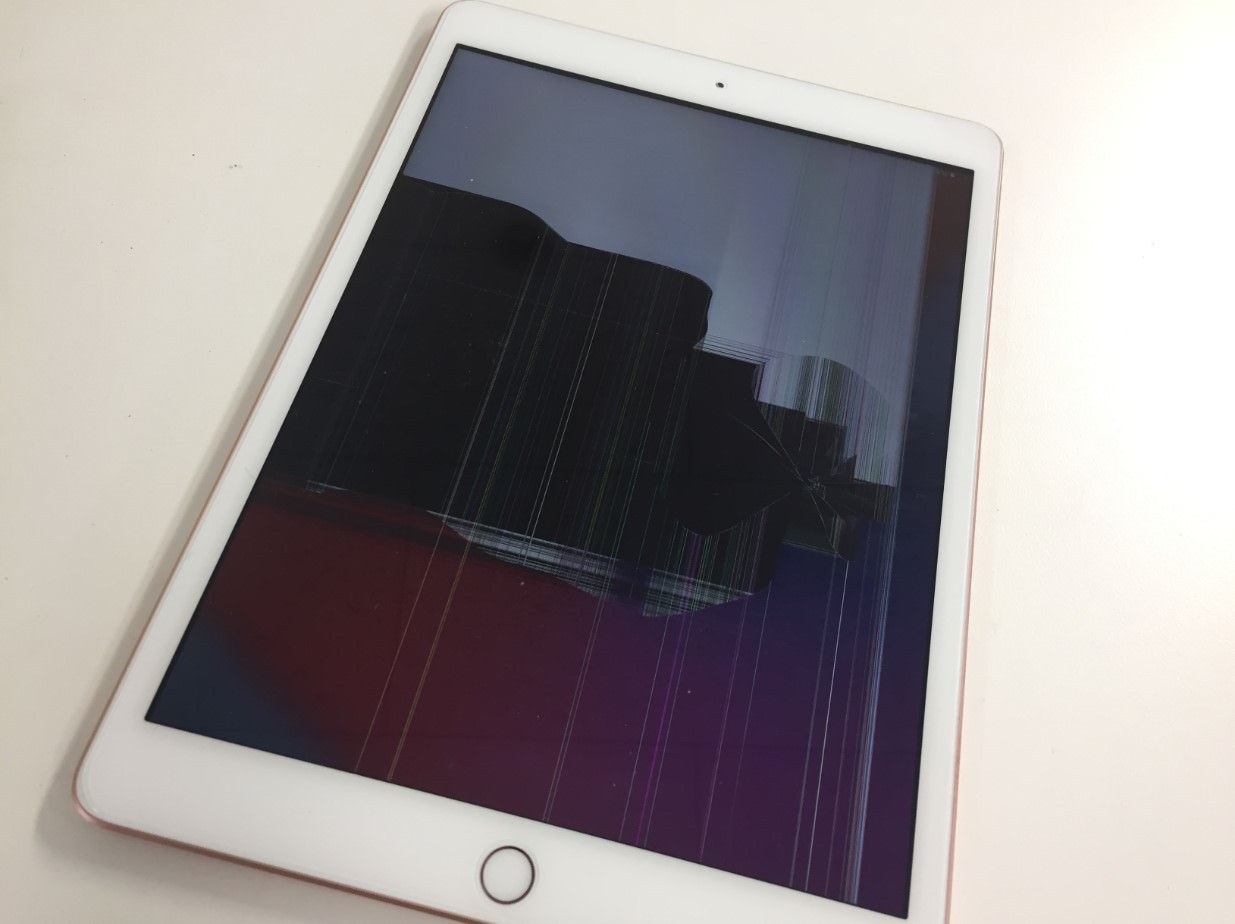 iPad第8世代液晶画面(LCD)交換修理！ガラスは割れていない状態で中だけ ...