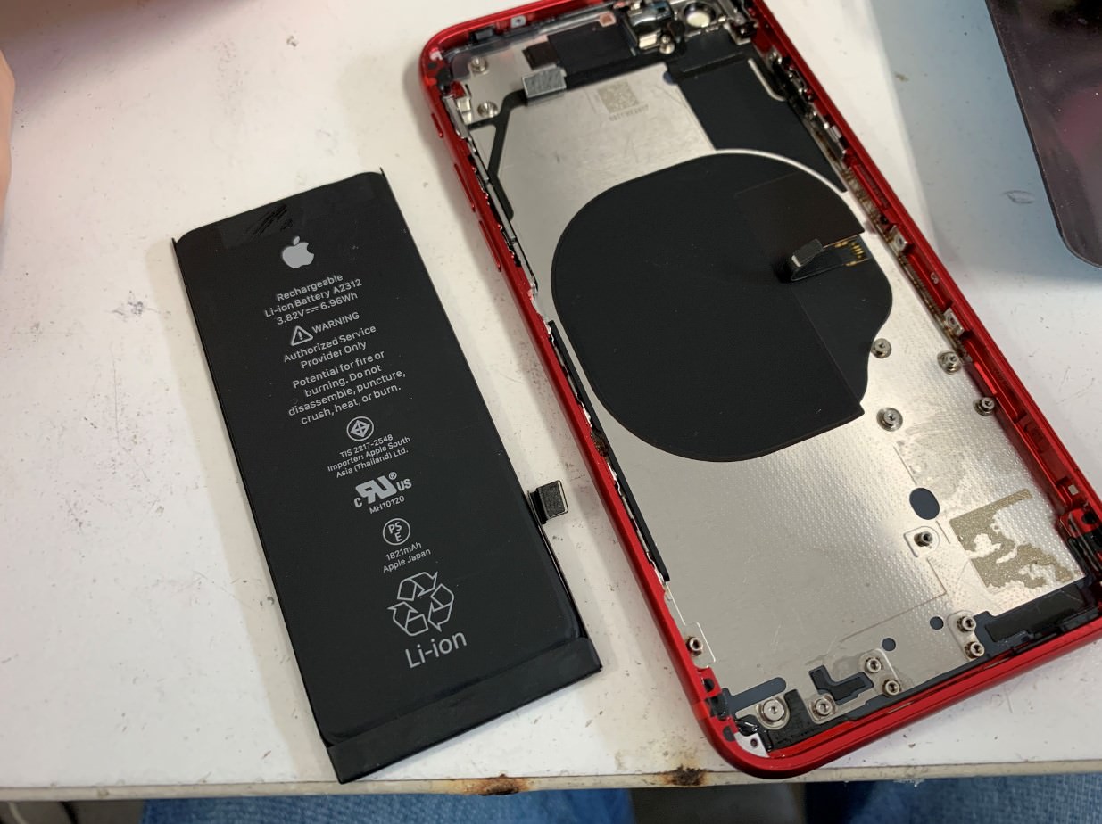 iPhoneSE(第2世代)の背面ガラス修理が安い！割れてもフレームごと交換 