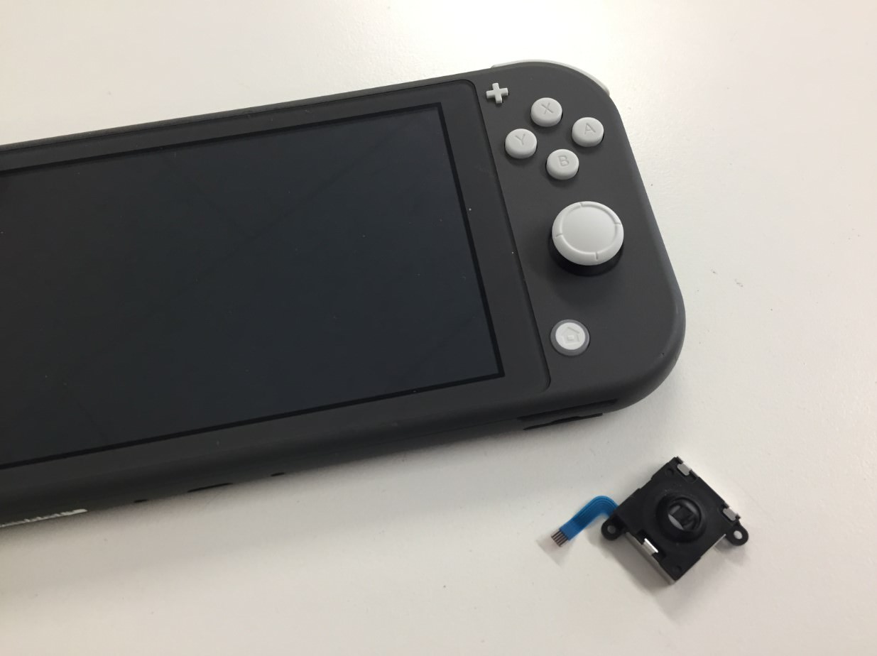 Switch Liteの右スティック修理は難易度が高い!?基板を外さないと