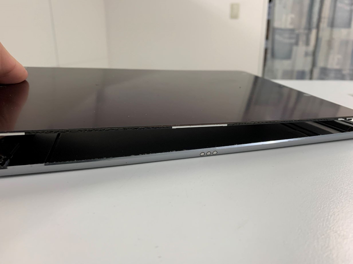 画面を剥がしたiPad Pro 10.5
