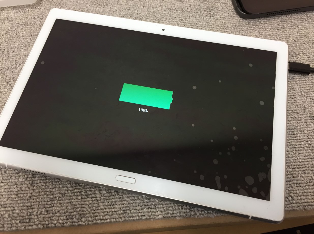 充電口はんだ作業で充電できるように改善したLavie Tab
