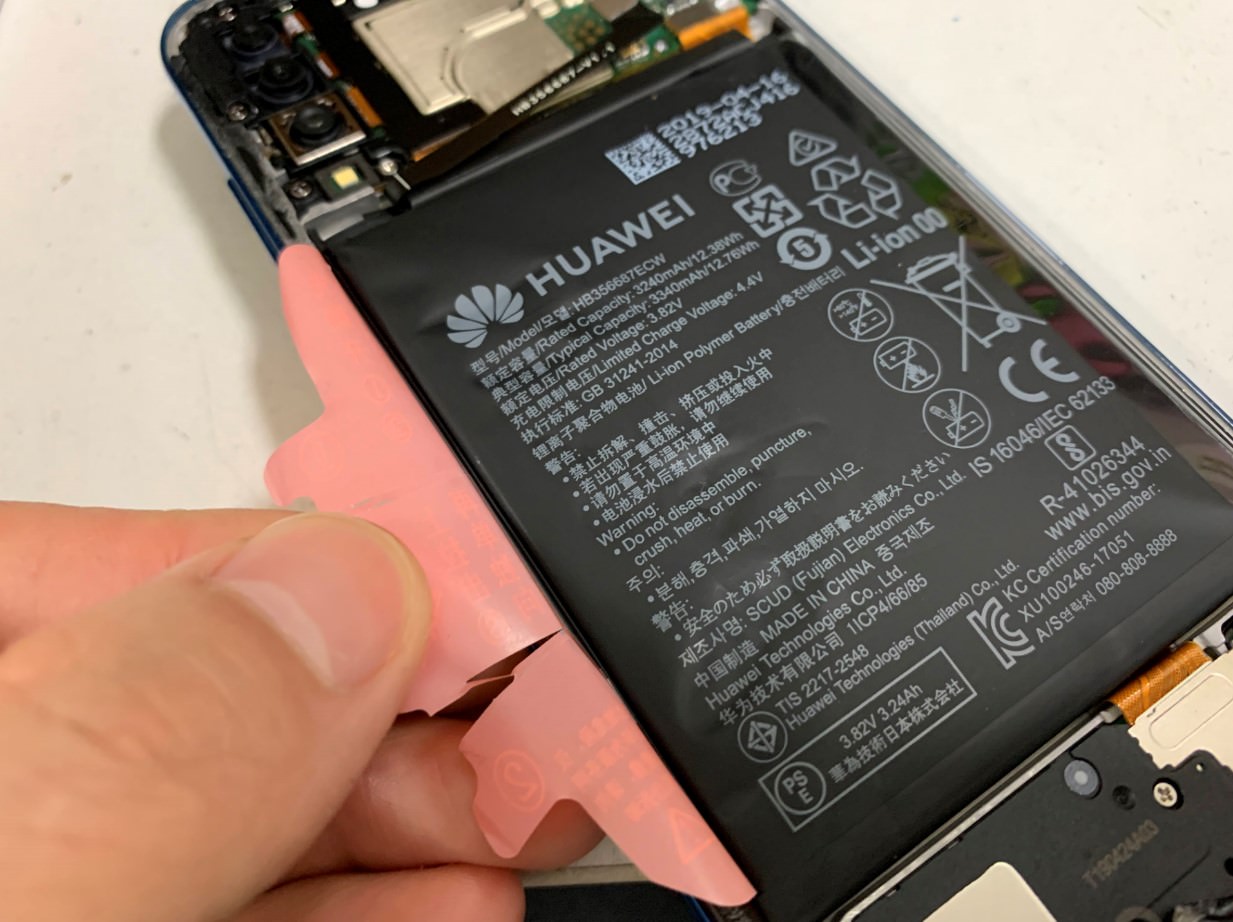 バッテリーシールを剥がしたHUAWEI P30 lite