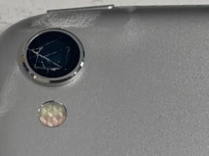 町田]iPadのカメラレンズ修理も即日対応！ヒビ割れが改善して光が反射