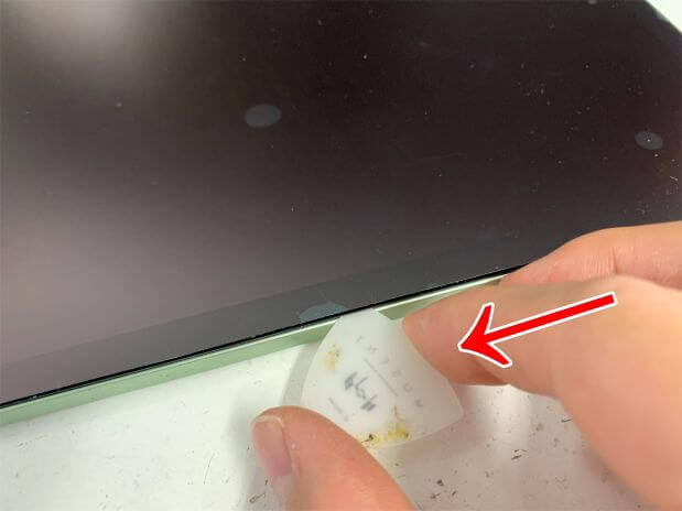 ピックをスライドさせたiPadAir 第4世代