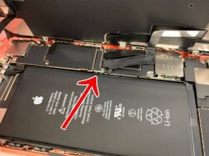 iPhoneXRの画面パーツを基板に接続した箇所