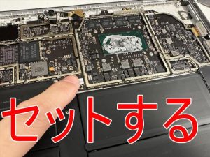 バッテリー交換した後に新品のバッテリーと基板をセットしたSurface Pro5