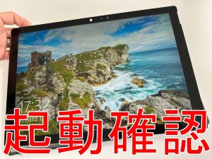 新品のバッテリーの起動確認を行っているSurface Pro6