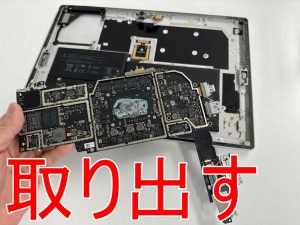 本体フレームから基板を取り出したSurface Pro6