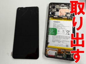 故障した画面パーツを本体フレームから取り出したOPPO Reno9A