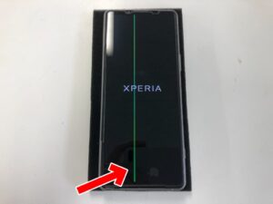 画面内部に縦線が入ってしまっているXperia 5 Ⅲ