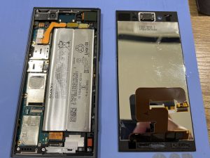 Xperia XZ1 バッテリー交換1