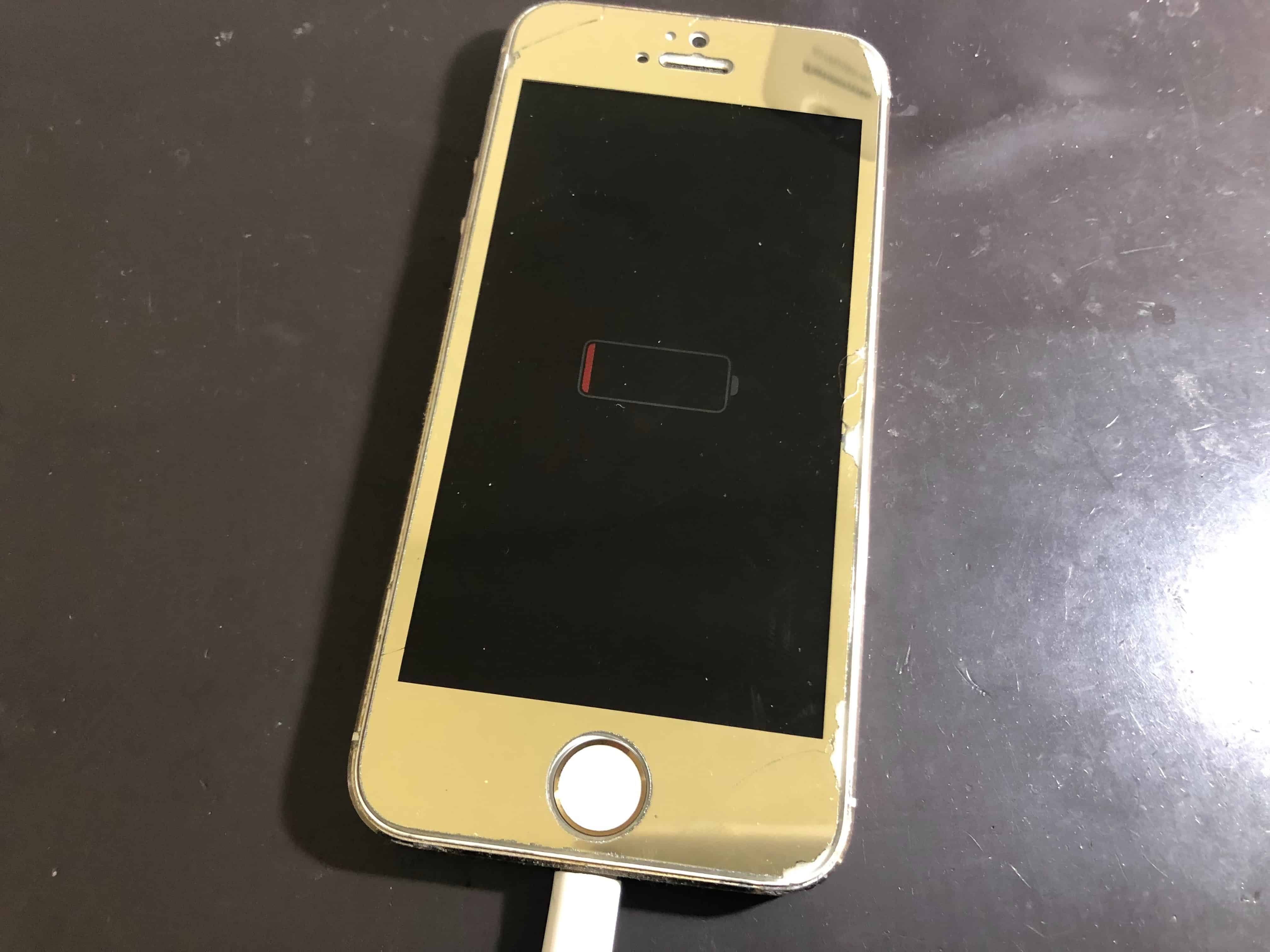 充電マークはつくけど電源がつかなくなったiphoneを修理します スマホスピタル大丸札幌