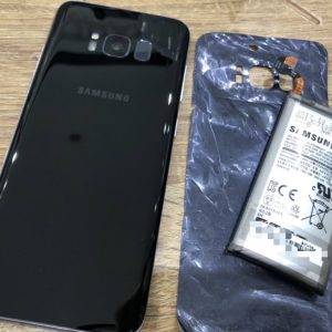 Galaxy S8 バッテリーとバックパネル交換