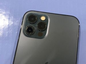 iPhone 12 Pro望遠カメラのレンズ割れも部分交換で短時間で対応可能