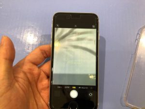 iPhone SE2カメラに線