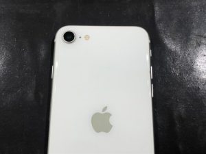 iPhone SE2カメラレンズ割れ