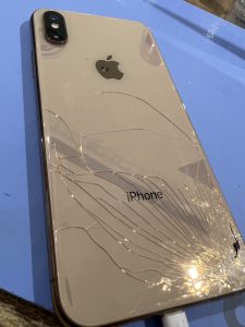 iPhone Xs 背面ガラス割れあり - スマートフォン本体