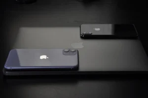 iPhone 11 画面が真っ暗で映らない修理