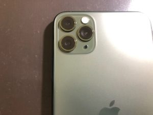 iPhone 11 Pro 外側のカメラレンズが割れた場合の修理をご紹介！