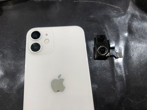 iPhone 12 カメラレンズ修理を解説！カメラレンズ割れとカメラが真っ暗 