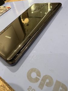 HUAWEI Mate 10 Proバッテリー膨張画像2