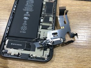 iPhone 11ドックコネクタ修理後