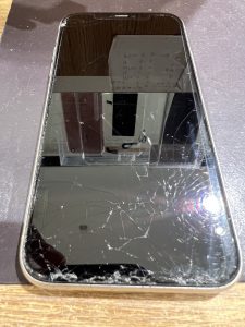 iPhone 11画面割れ修理