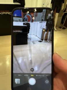 iPhone 12 カメラ修理！背面カメラを起動すると黒い線が映り込む