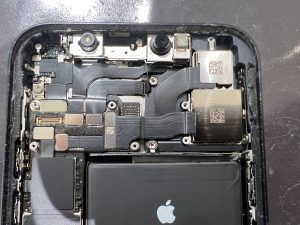 iPhone 12カメラ修理工程2