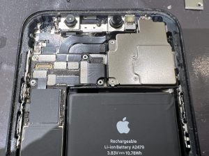 iPhone 12カメラ修理工程1