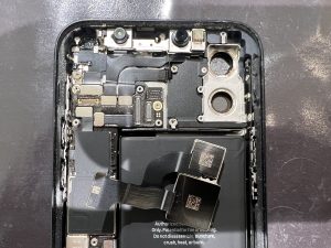 iPhone 12カメラ修理工程3