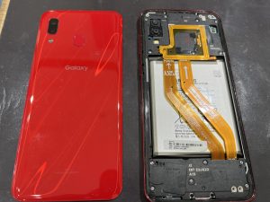 Galaxy A30 分解内部