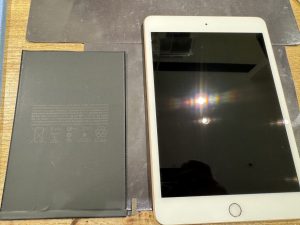 【特価豊富な】バッテリー80%以上 ほぼ新品 iPad mini4 128GB シルバー A1550 Wi-Fi+Cellular 7.9インチ 第4世代 2015年 本体 中古 SIMフリー iPad本体