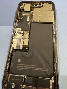 iPhone 14 Pro 分解後内部