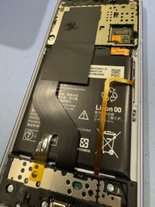 AQUOS Sense 8 分解内部