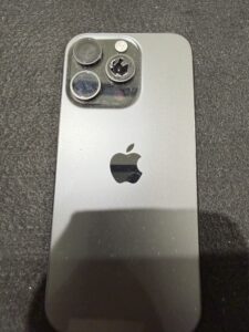 iPhone 16 Pro カメラレンズ割れ画像