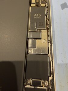 iPhone 14 Plus バッテリーコネクター