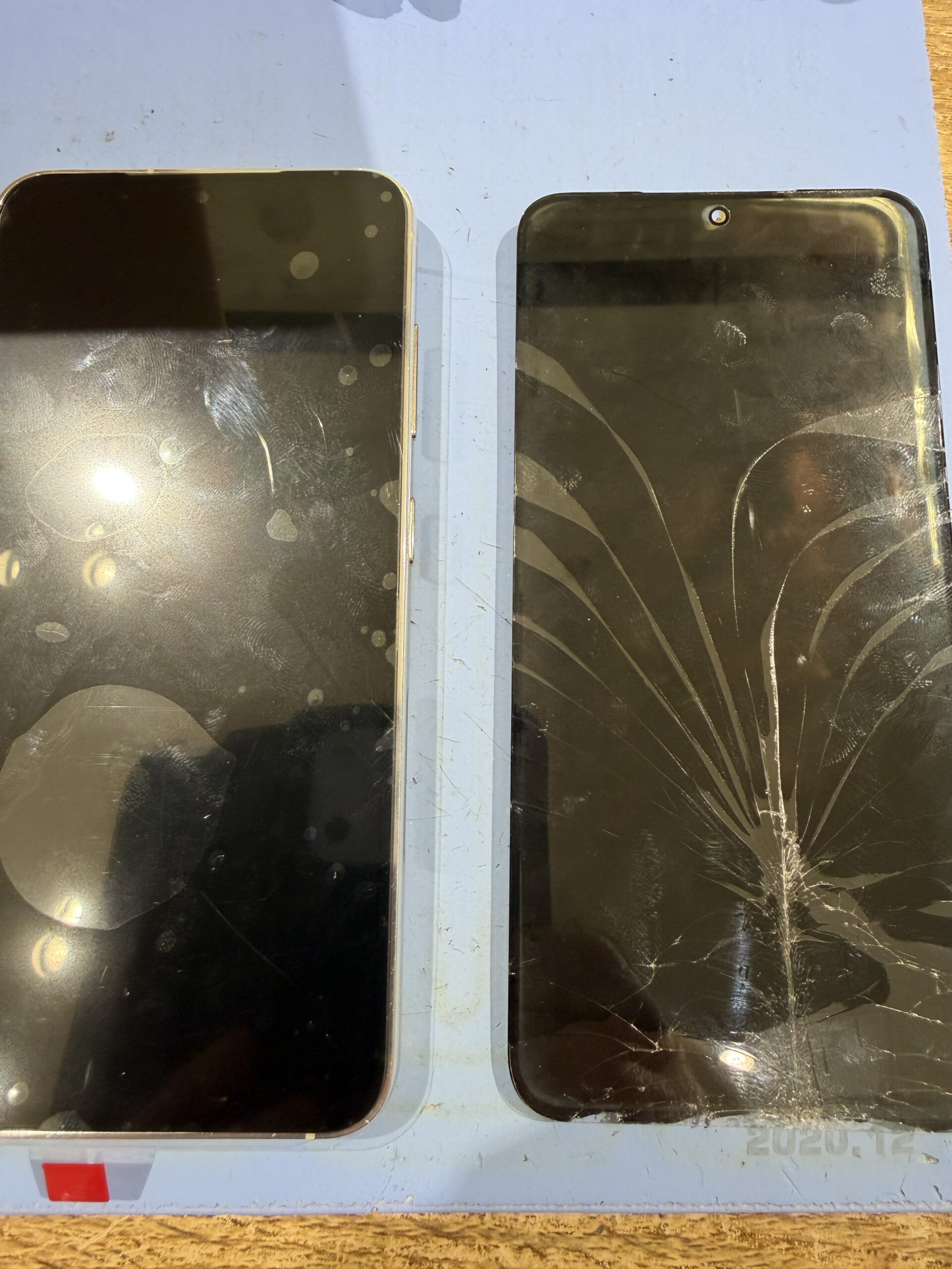 Galaxy スマートフォン 本体 画面ひび割れ Galaxyの画面が割れた！修理に出す方法と注意点について解説 | Xperia