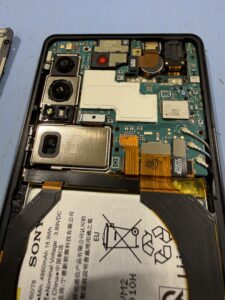 Xperia 1 IV 内部カバー取り外し
