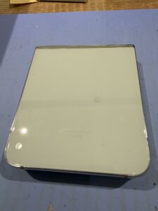 Galaxy Z Flip 5と閉じたカバー側