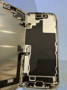 iPhone 17 背面. 画面を取り外し