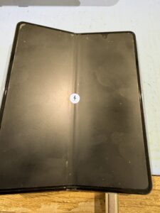 Galaxy Z Fold4の開いた画面にCheck BATTERY