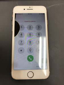 iPhone8画面に黒いシミ